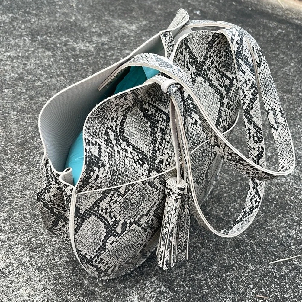 Snake Print Grey/White ite Round Tote with matching tassel